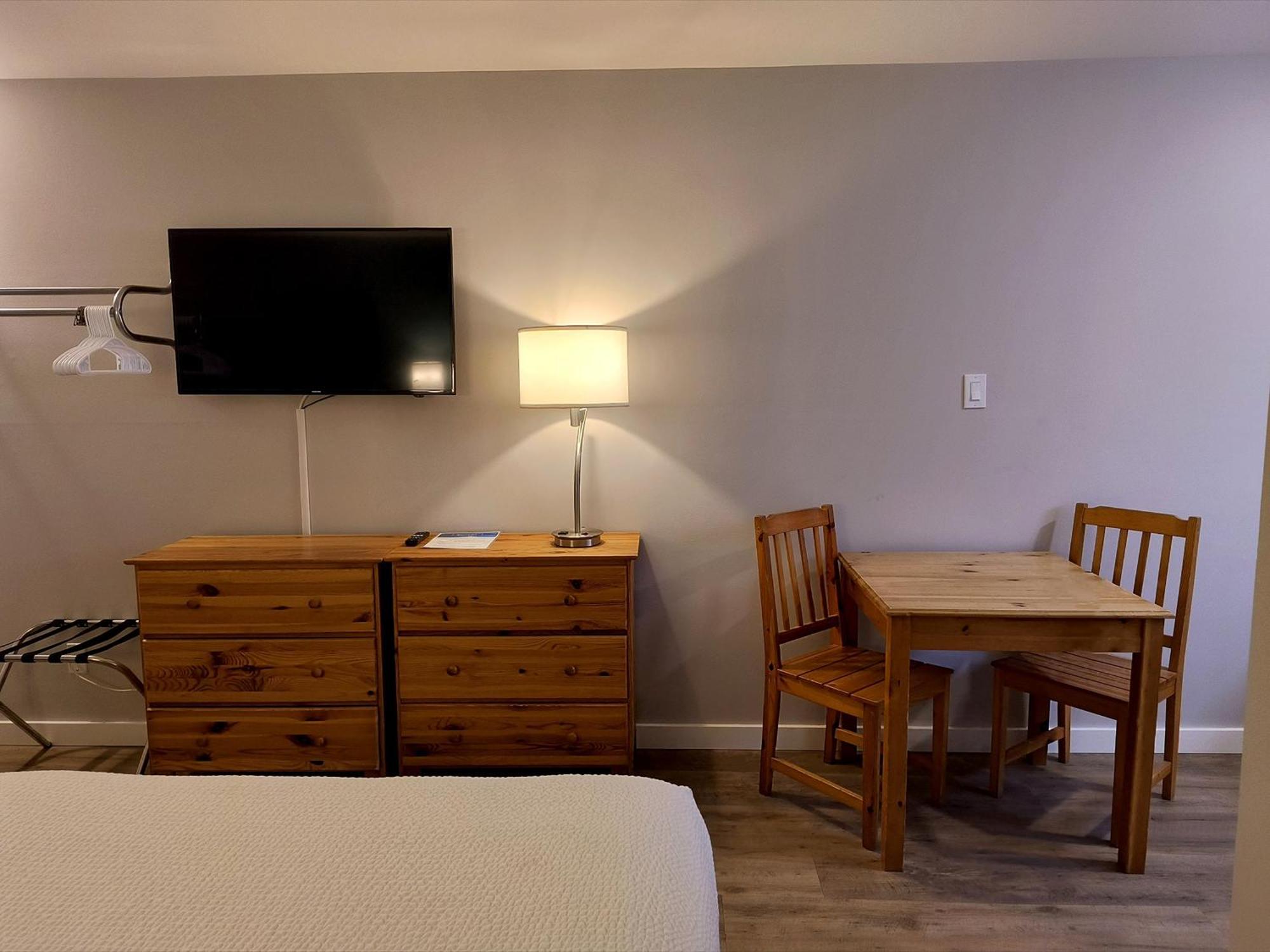 Fireweed Motel Smithers Bagian luar foto