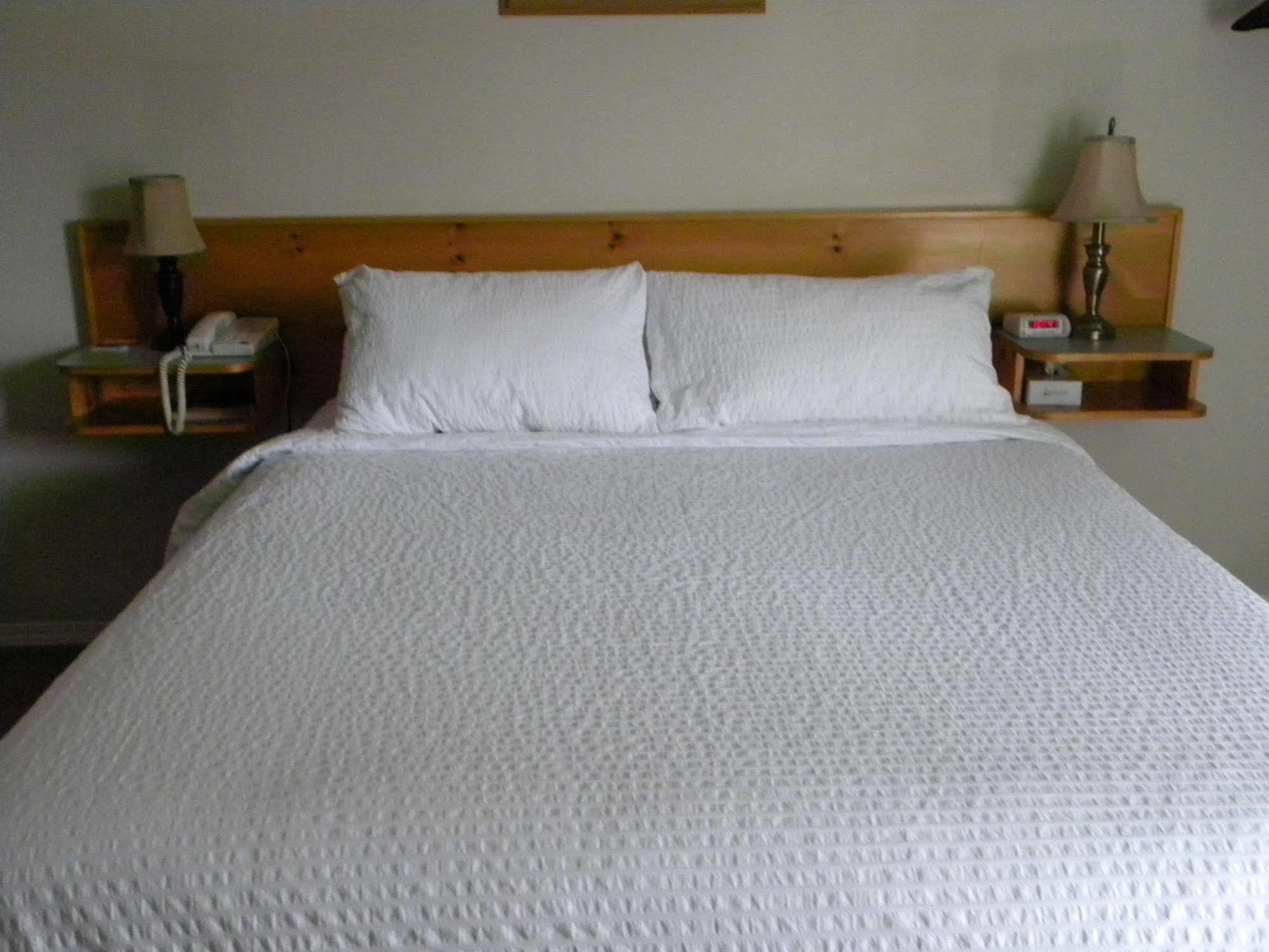 Fireweed Motel Smithers Bagian luar foto